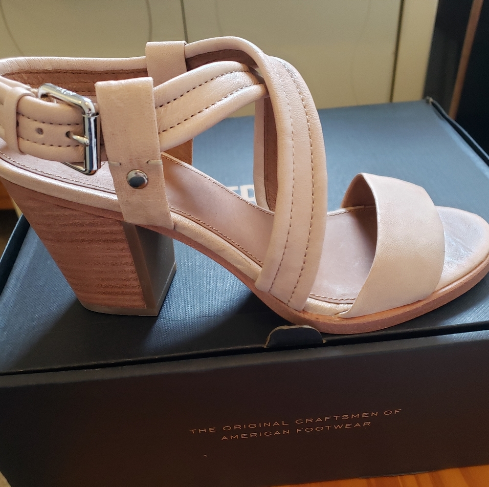 NIB Frye Leather Sandal Heel Dani Criss Cross